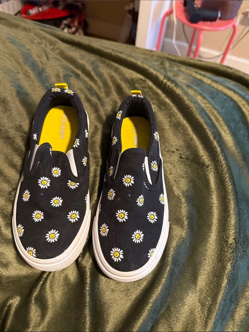 Old Navy Black Slip-On Sneakers with White & Yellow Daisy Print